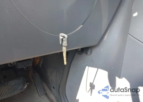 2001 Ford E-350 Super Duty Xl/Xlt z USA, uszkodzony, nr VIN 1FBSS31L01HB65101